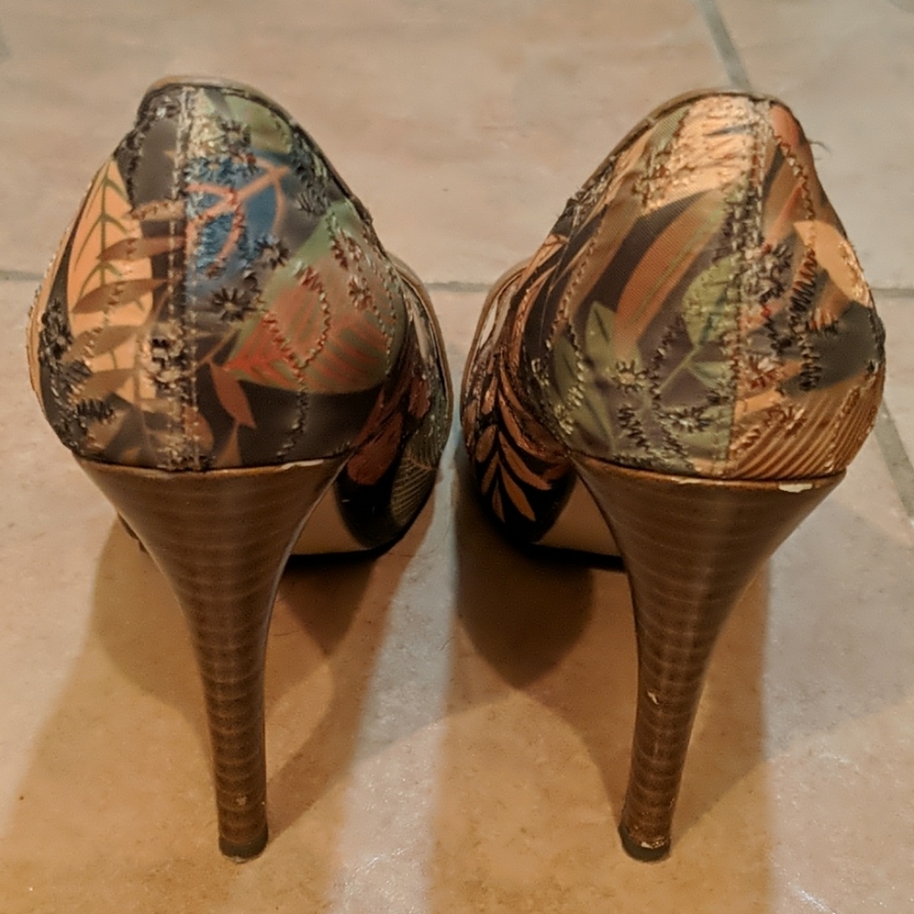 Delicious 4.5 Inch Heels - Picture 4 of 9